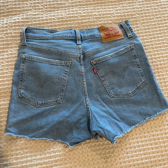 Levi’s High Rise Shorts - light wash - size 27 - Picture 1 of 3